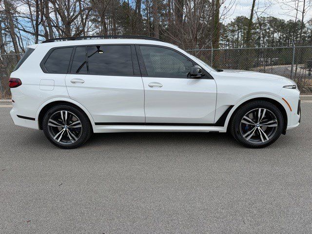 2025 BMW X7 M60i