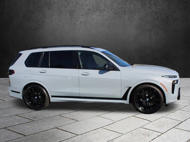 2025 BMW X7 M60i