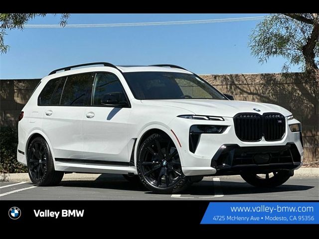 2025 BMW X7 M60i