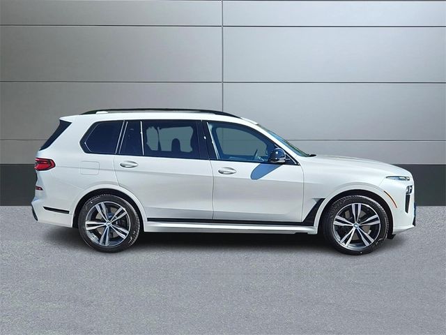 2025 BMW X7 M60i