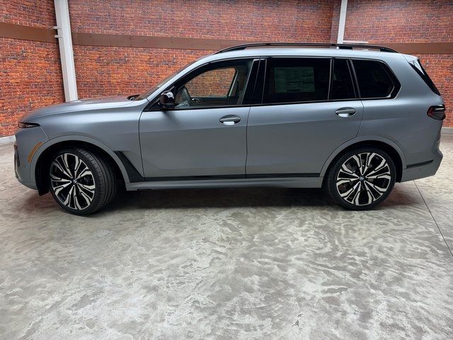 2025 BMW X7 M60i