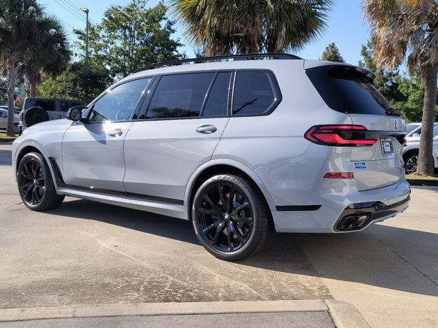 2025 BMW X7 M60i