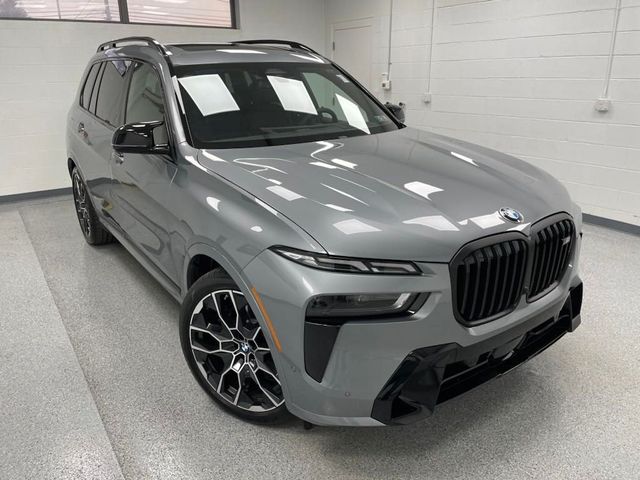 2025 BMW X7 M60i