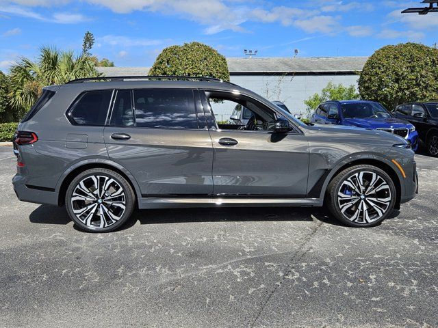 2025 BMW X7 M60i