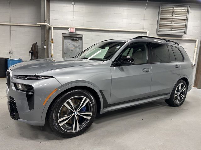 2025 BMW X7 M60i