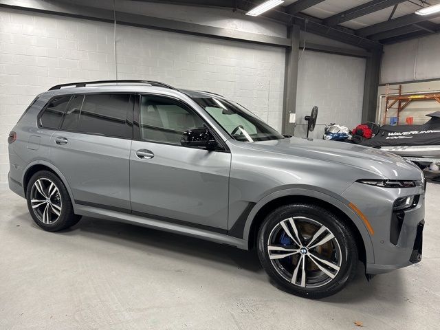 2025 BMW X7 M60i