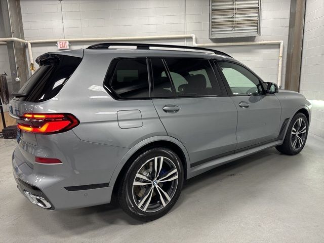 2025 BMW X7 M60i