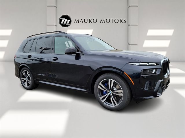 2025 BMW X7 M60i