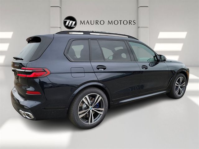 2025 BMW X7 M60i