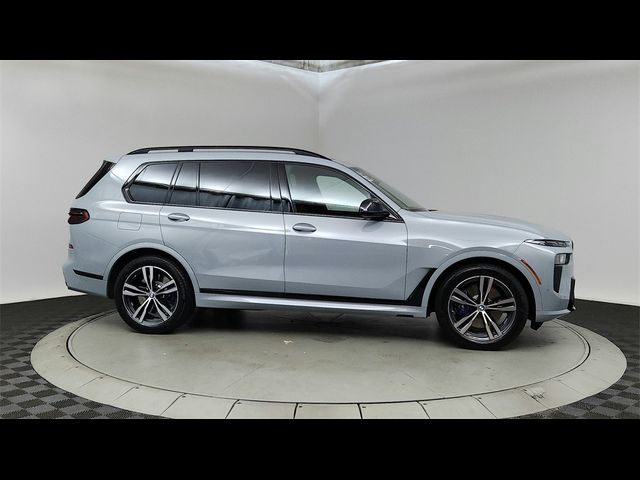 2025 BMW X7 M60i