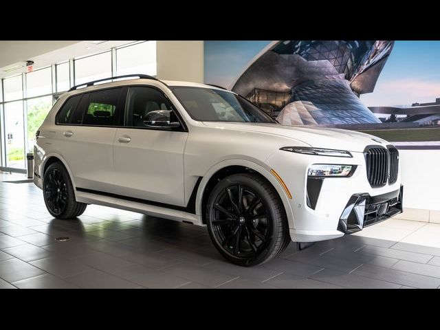 2025 BMW X7 M60i