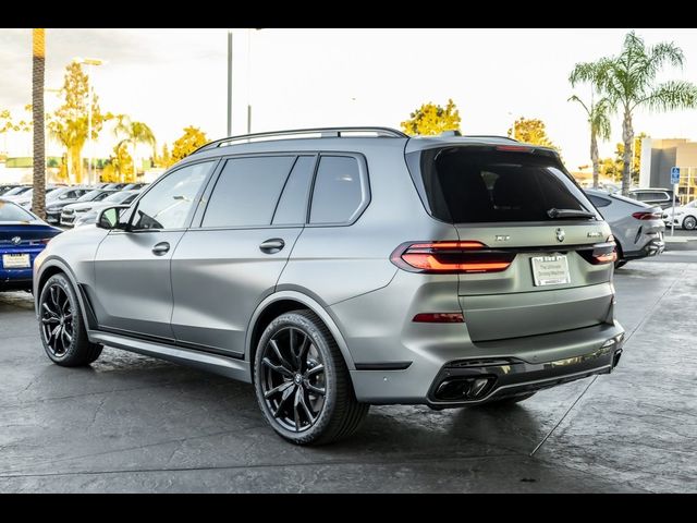 2025 BMW X7 M60i