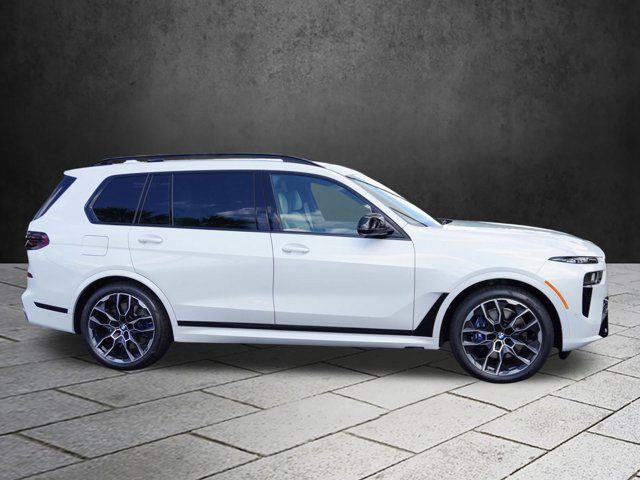 2025 BMW X7 M60i