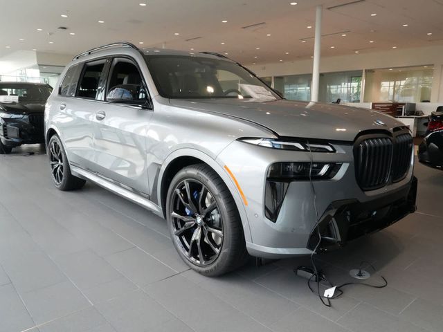 2025 BMW X7 M60i