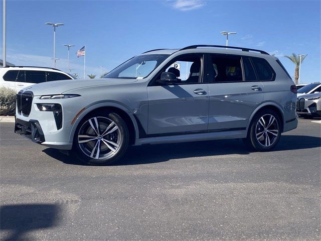 2025 BMW X7 M60i