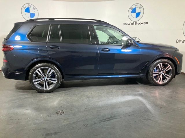 2025 BMW X7 M60i