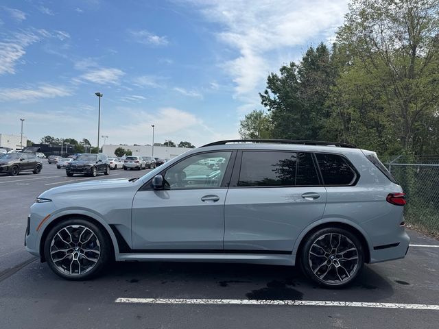 2025 BMW X7 M60i