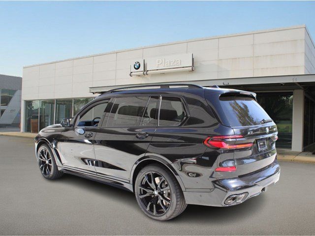 2025 BMW X7 M60i