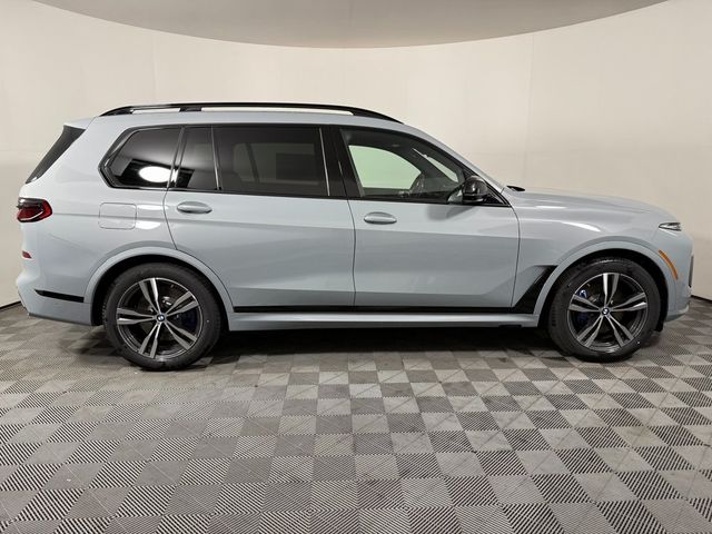 2025 BMW X7 M60i