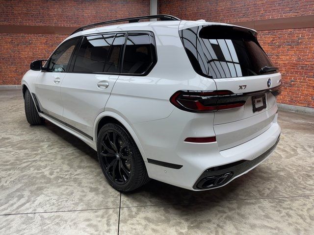 2025 BMW X7 M60i