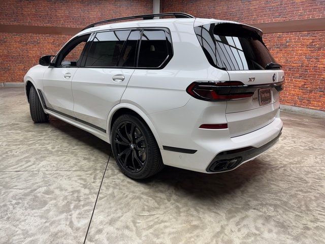 2025 BMW X7 M60i