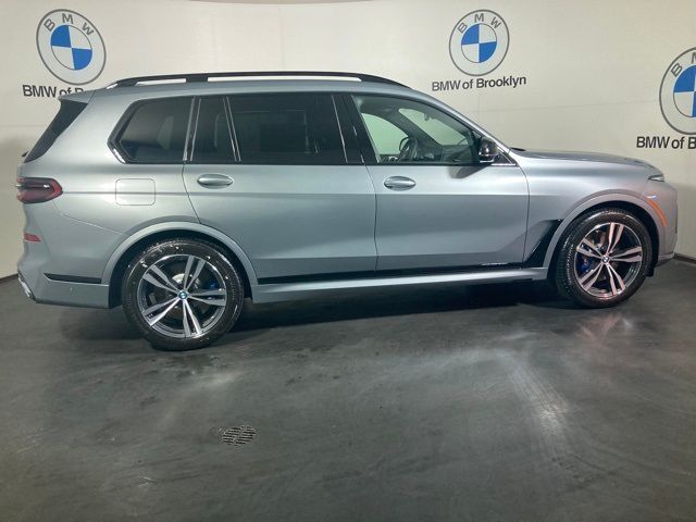 2025 BMW X7 M60i