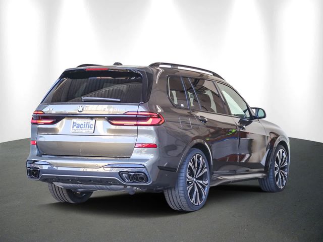 2025 BMW X7 M60i