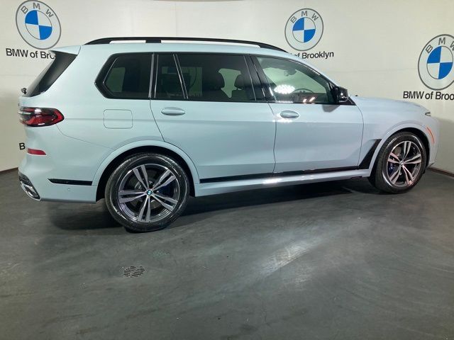 2025 BMW X7 M60i