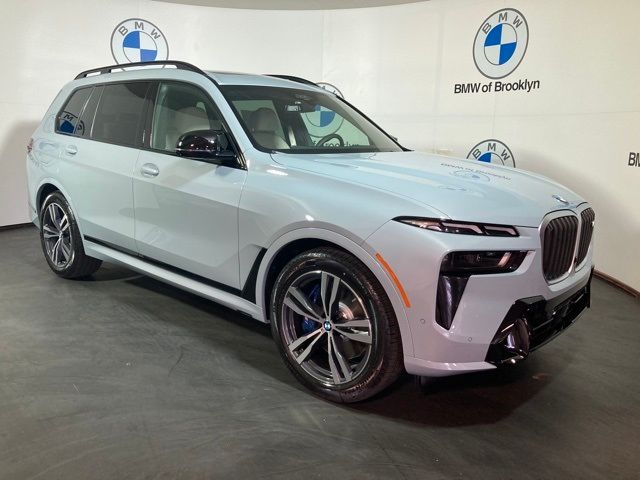 2025 BMW X7 M60i