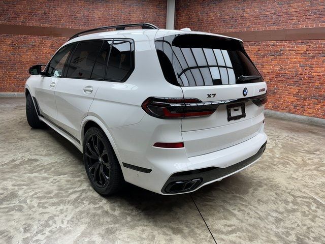 2025 BMW X7 M60i