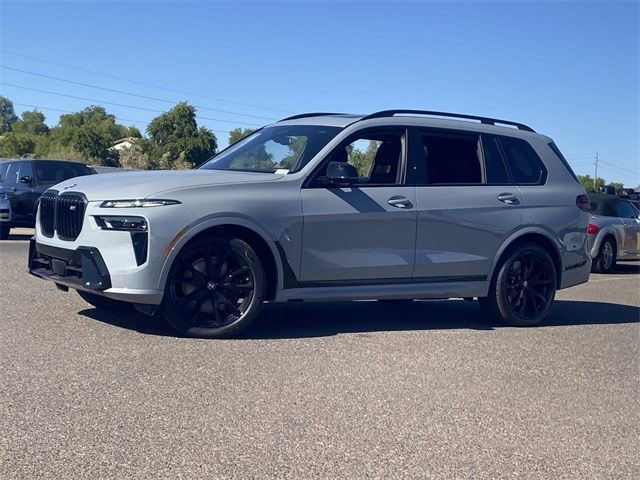 2025 BMW X7 M60i