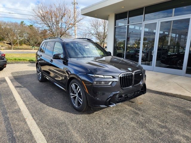 2025 BMW X7 M60i