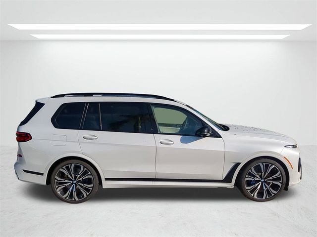 2025 BMW X7 M60i