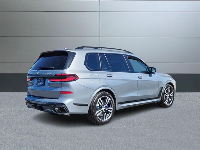 2025 BMW X7 M60i