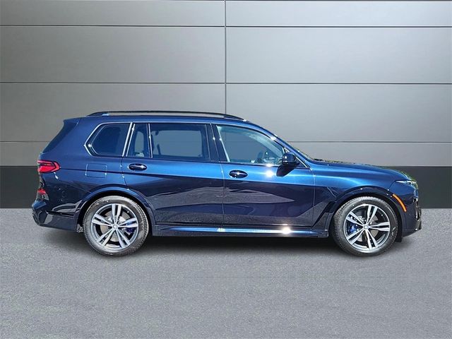 2025 BMW X7 M60i