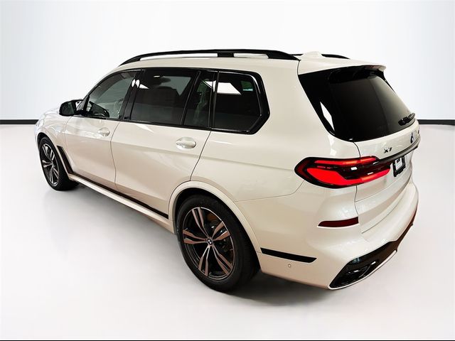 2025 BMW X7 M60i