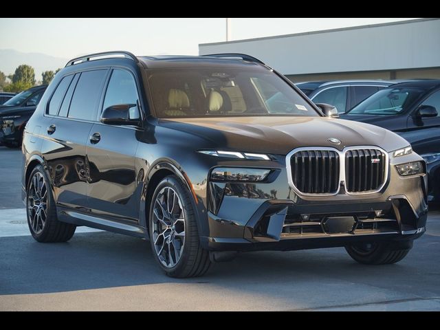 2025 BMW X7 M60i