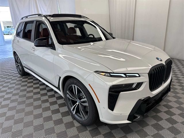 2025 BMW X7 M60i