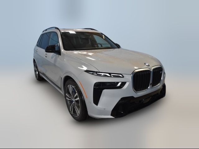 2025 BMW X7 M60i