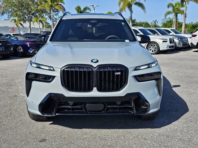 2025 BMW X7 M60i