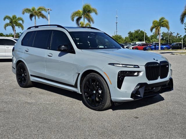 2025 BMW X7 M60i