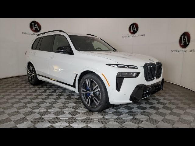 2025 BMW X7 M60i