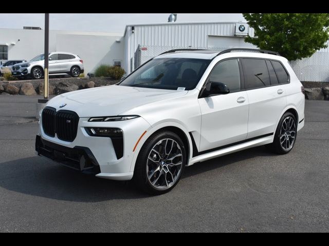 2025 BMW X7 M60i