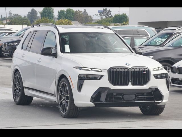 2025 BMW X7 M60i