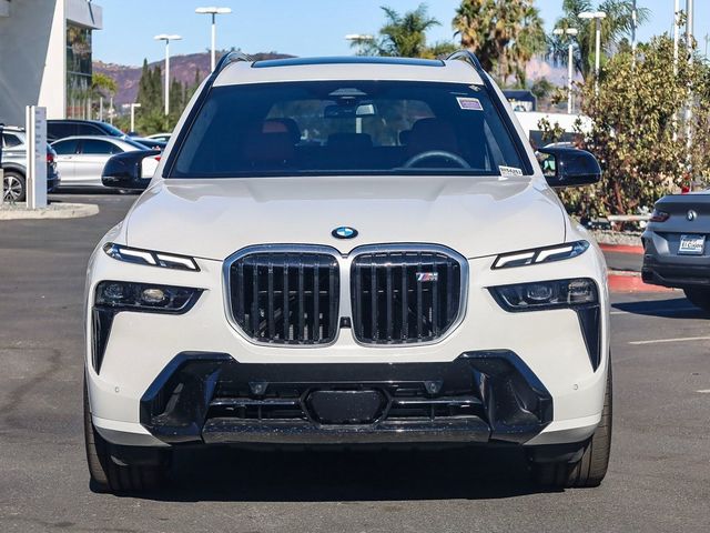 2025 BMW X7 M60i