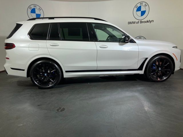 2025 BMW X7 M60i