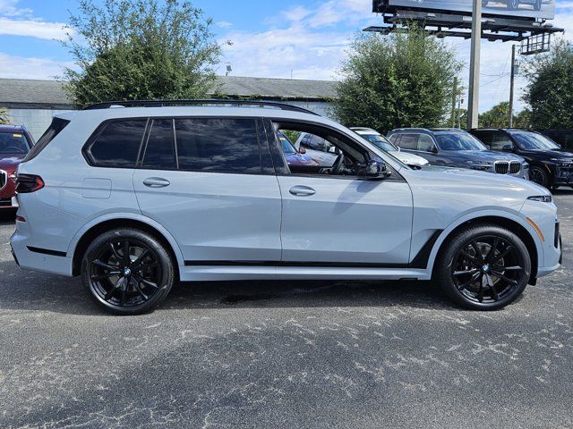 2025 BMW X7 M60i