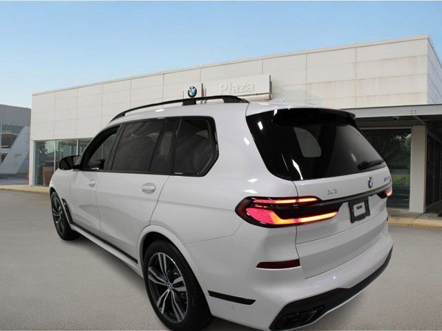 2025 BMW X7 M60i