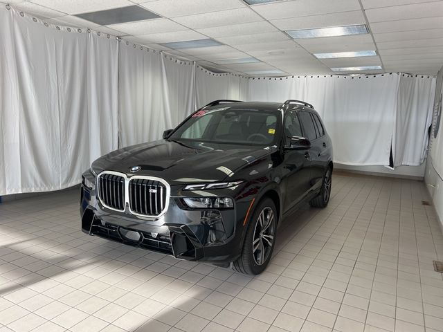 2025 BMW X7 M60i