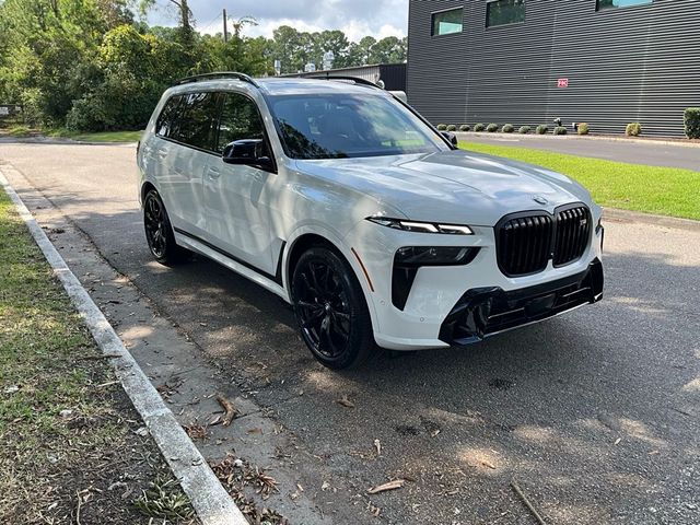 2025 BMW X7 M60i